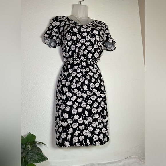 Vintage Floral Dress - Picture 4 of 9